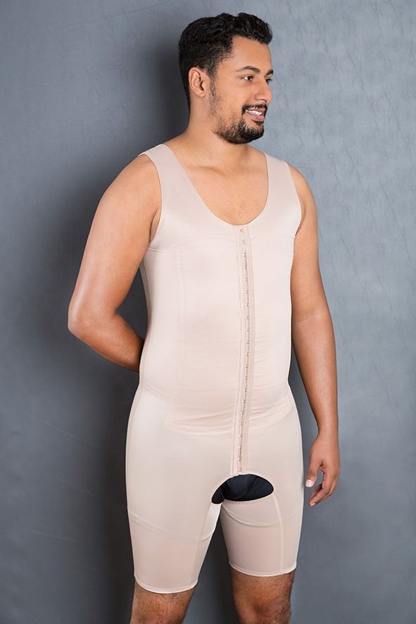 Modelador masculino com abertura frontal